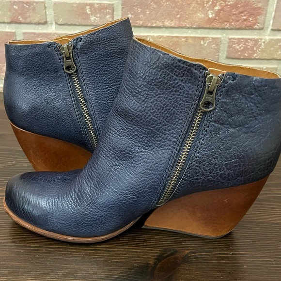 KORK EASE  brand Ankle Bootie Boot Navy Leather Wedge Block Heel Size 9 - Picture 6 of 9